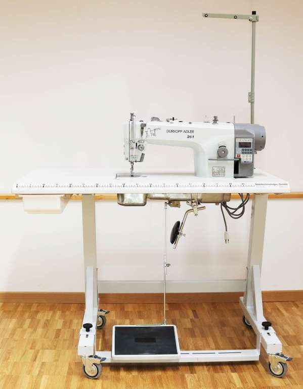 DURKOPP ADLER DA 261 SINGLE NEEDLE LOCKSTITCH MACHINE WITH SMALL HOOK AND AUTOMATIC FUNCTIONS