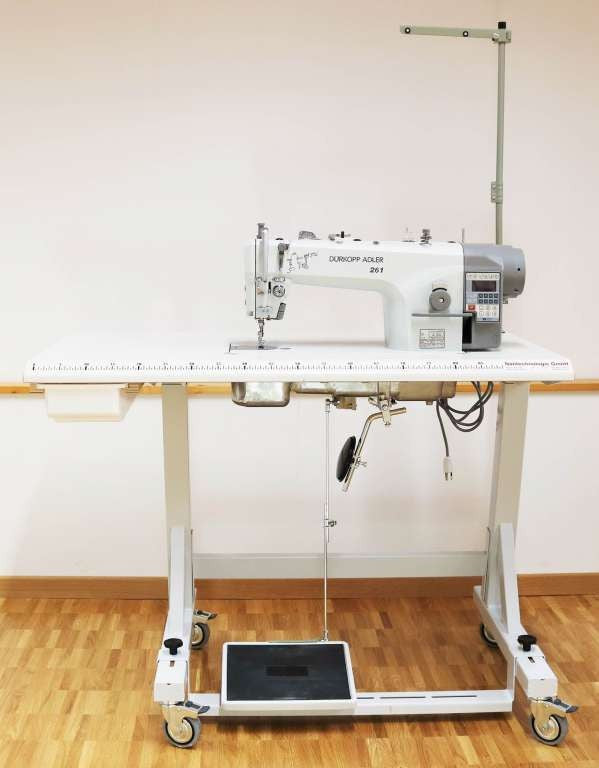 DURKOPP ADLER DA 261 SINGLE NEEDLE LOCKSTITCH MACHINE WITH SMALL HOOK AND AUTOMATIC FUNCTIONS