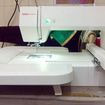 Usha Janome Memory Craft 450E With Digitizer JR