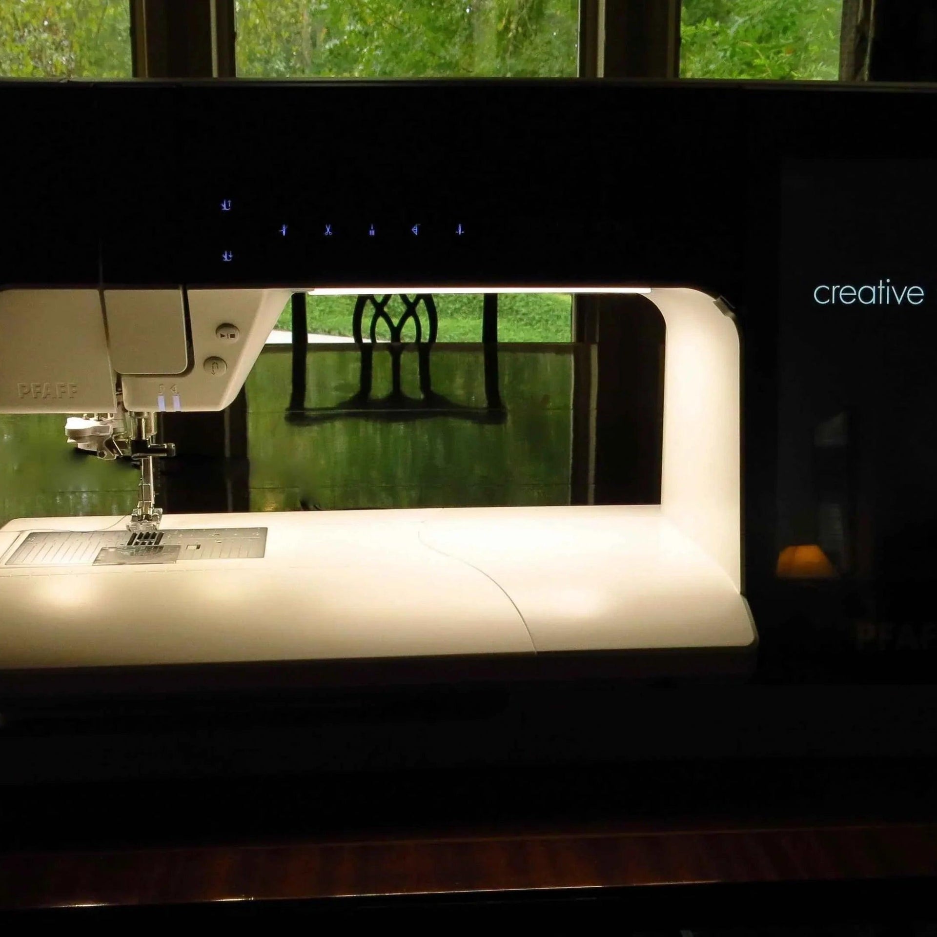 PFAFF CREATIVE ICON Sewing & EMBROIDERY MACHINE